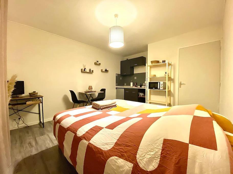Au Calme Confort & Proche Centre Apartman Le Mans Kültér fotó